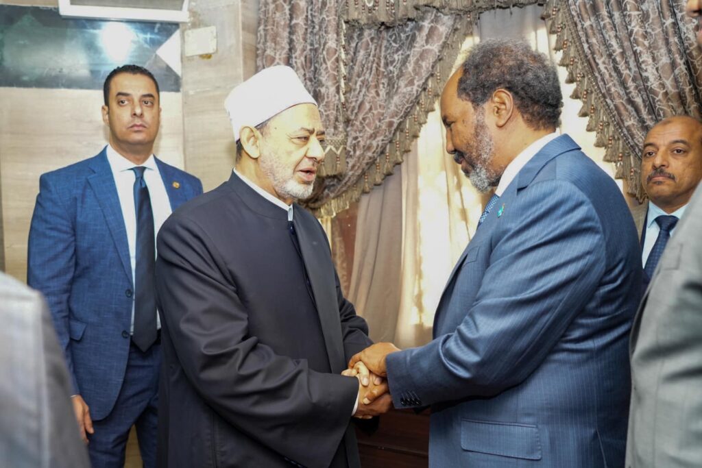 Madaxweyne-Xasan-Sheekh-oo-magaalada-Qaahira-kula-kulmay-Imaamka-Al-Azhar-ee-Sheekh-Axmed-Maxamed-El-Tayeb-2