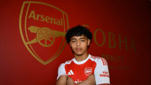 Arsenal have confirmed that Somali-British midfielder Maalik Hashi has signed his first professional contract with the club